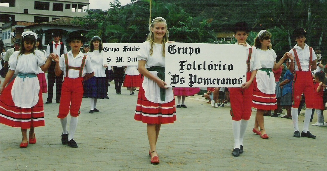 Foto de grupo folclórico pomerano no Espírito Santo, em maio de 1991. Foto: ospomeranos.com.br